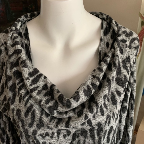 Chico’s Zenergy Leopard Print Sweater, Size 2 - Picture 5 of 12